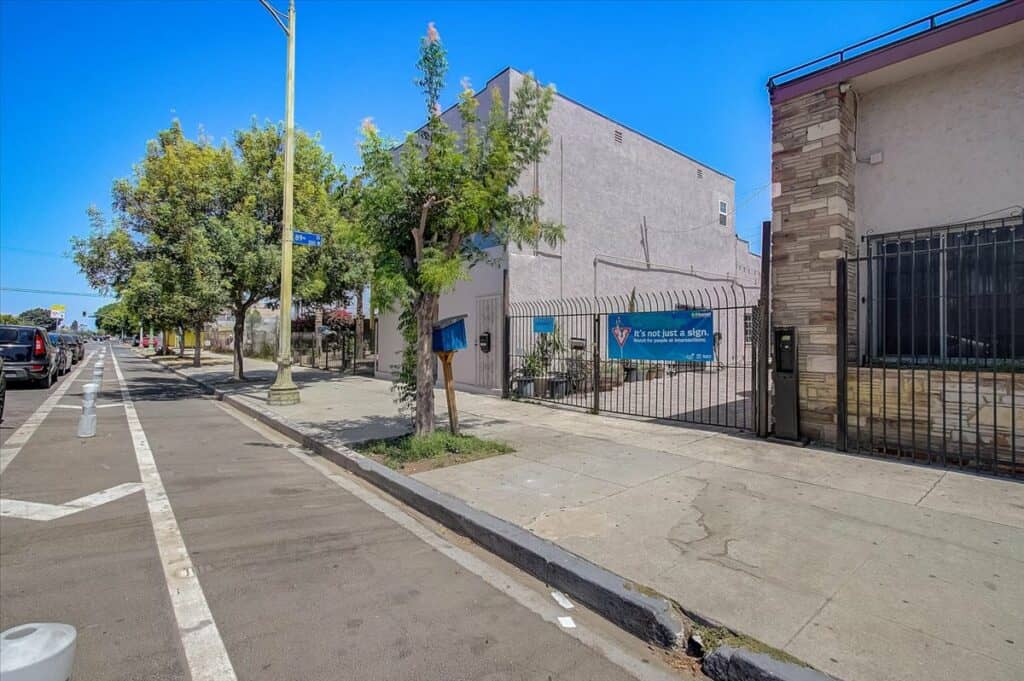 8874 s broadway exterior