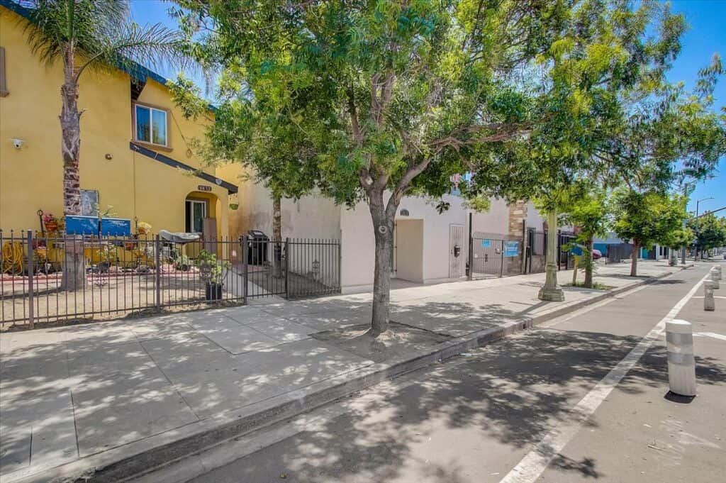 8874 s broadway exterior