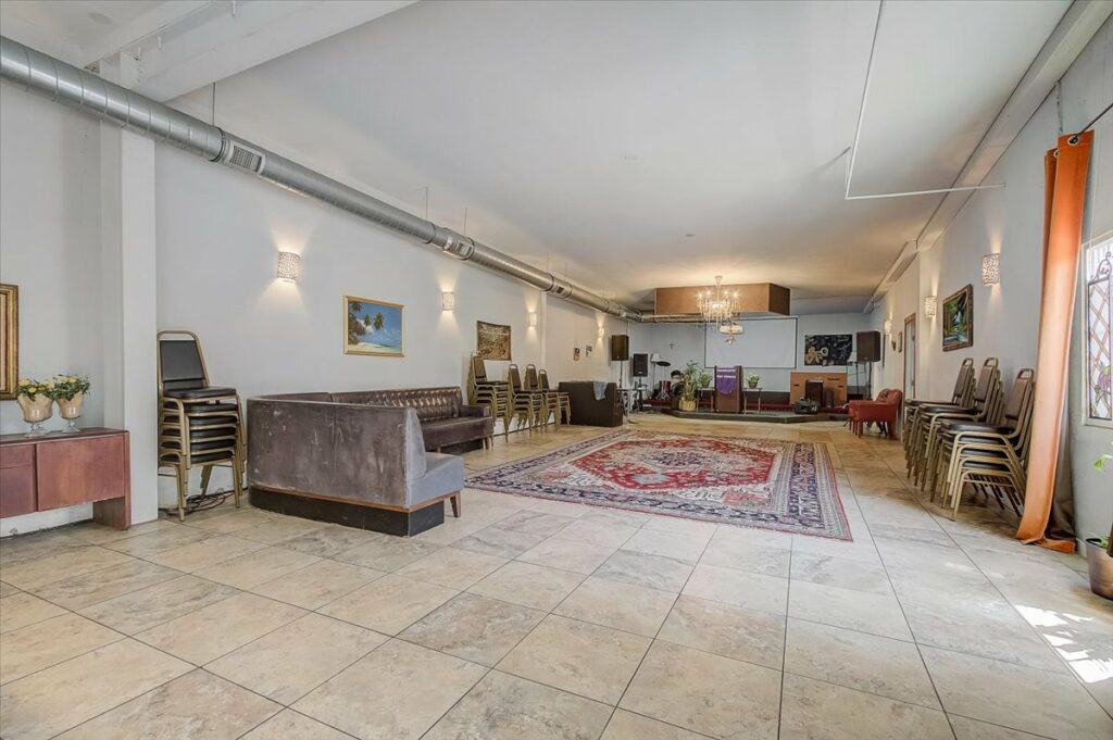 8874 s broadway interior