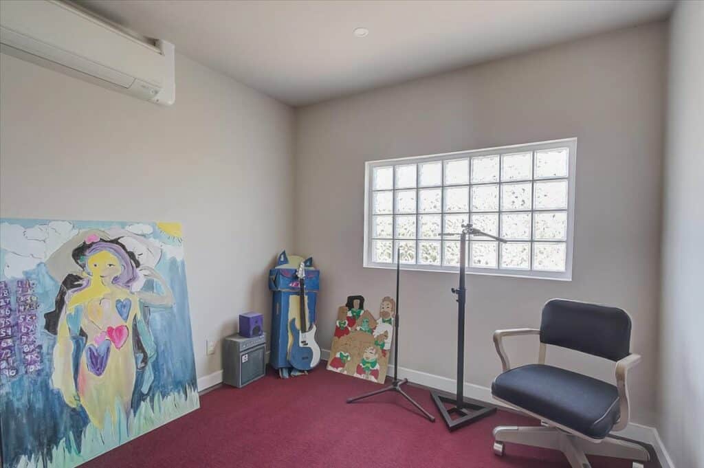 8874 s broadway interior