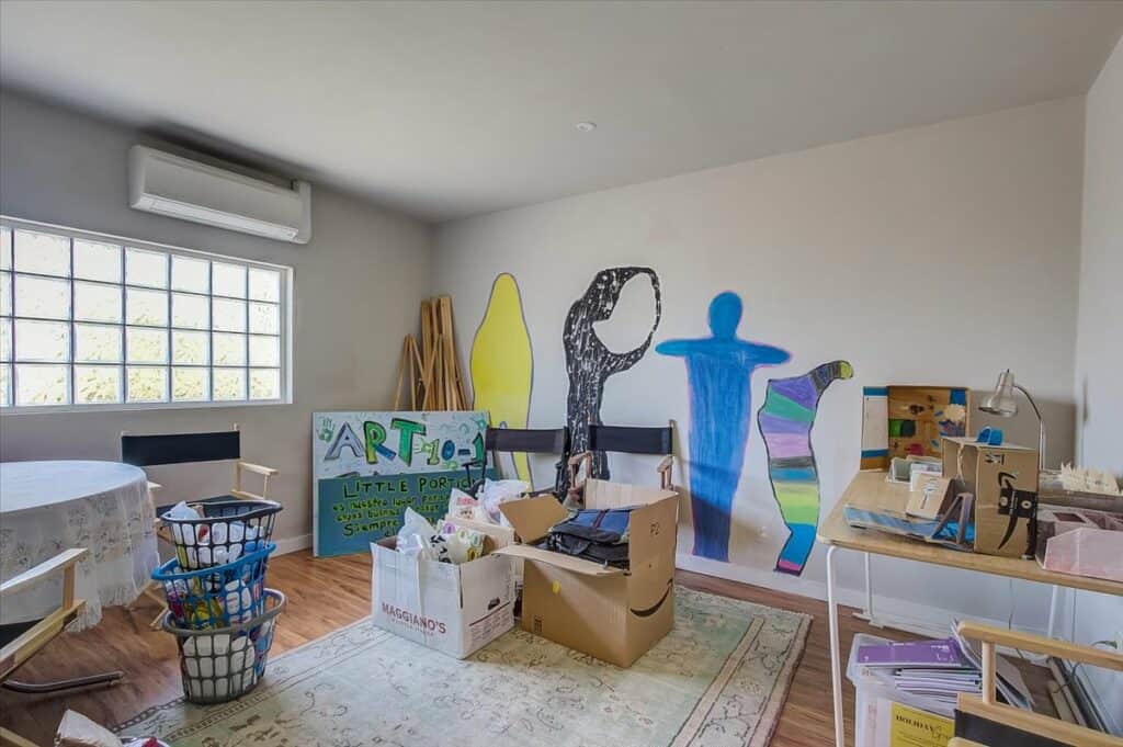 8874 s broadway interior