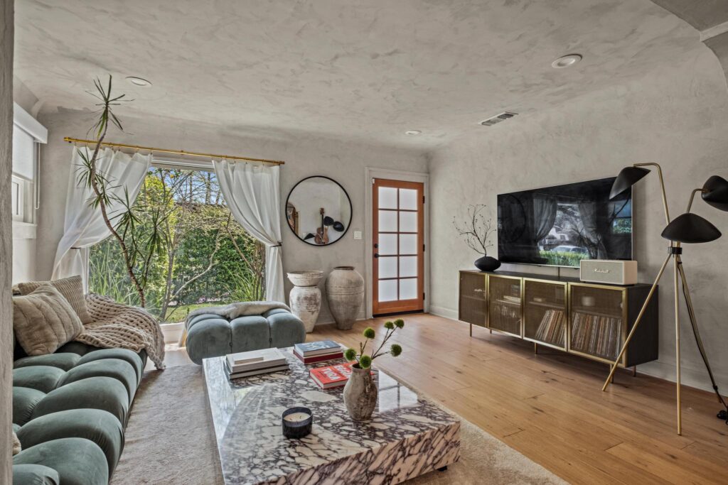 2421 S Orange 13