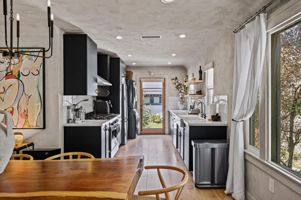 2421 S Orange 20