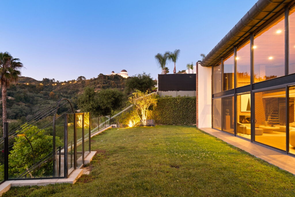 11 Web Or Mls 2291 N Hobart Blvd
