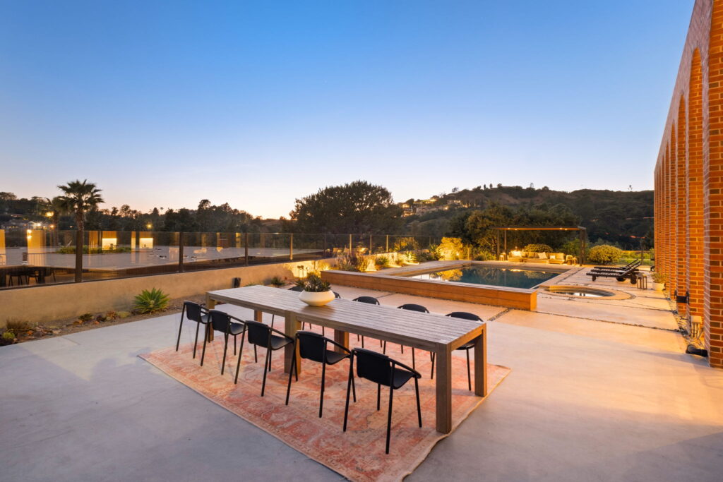 12 Web Or Mls 2291 N Hobart Blvd