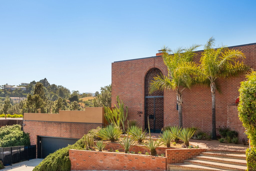 13 Web Or Mls 2291 N Hobart Blvd