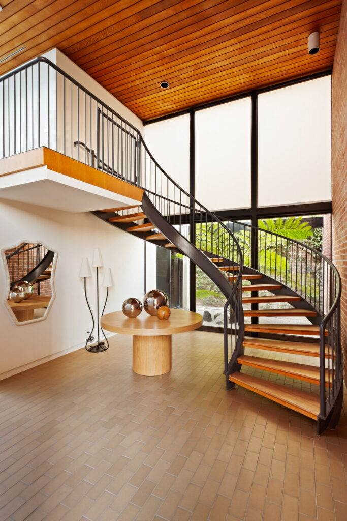 20 Web Or Mls 2291 N Hobart Blvd