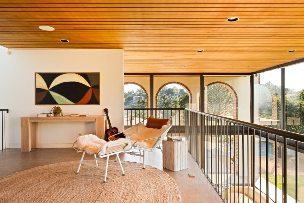 42 Web Or Mls 2291 N Hobart Blvd