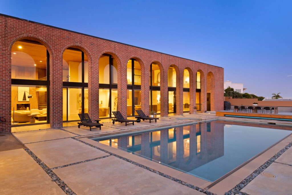 8 Web Or Mls 2291 N Hobart Blvd