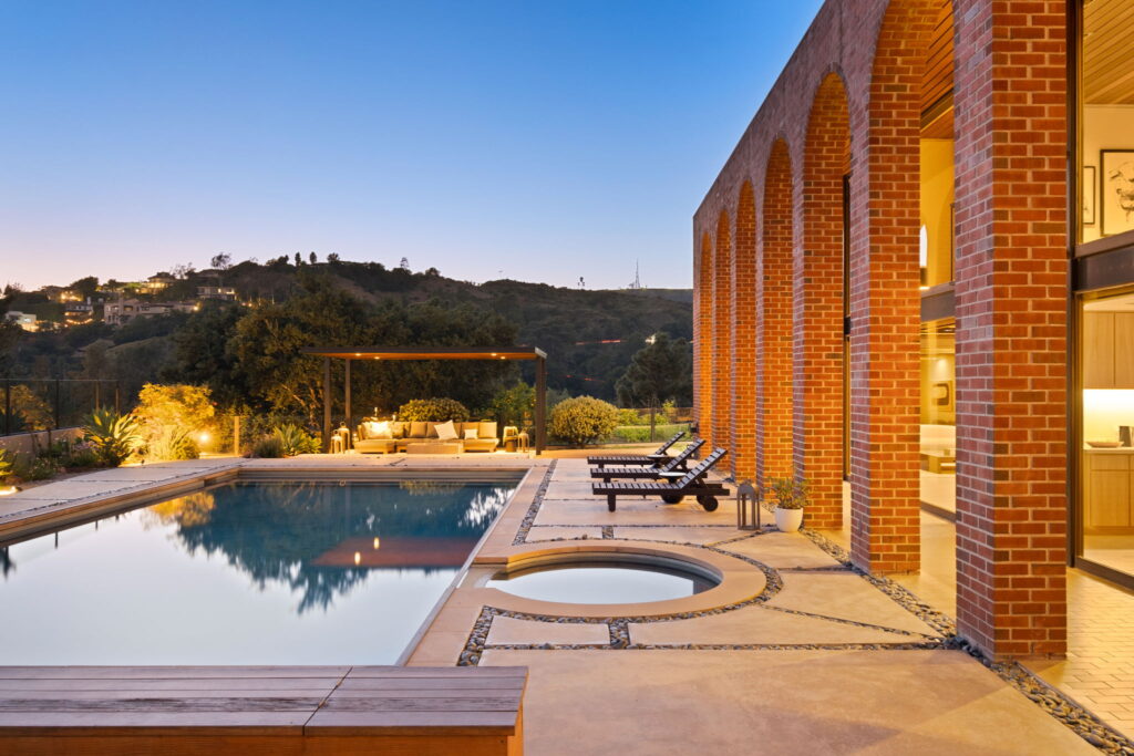 9 Web Or Mls 2291 N Hobart Blvd