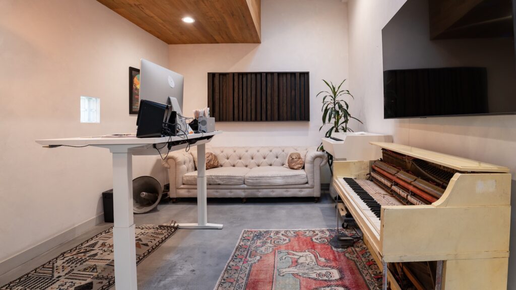 FOYS 22 OFFICE