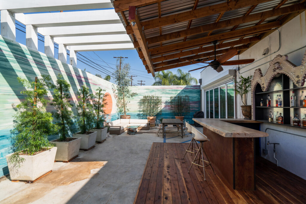 TikiPatio1.jpg Max