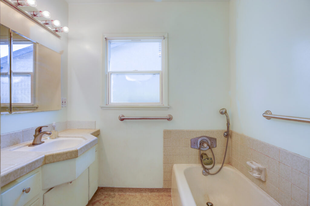 566NCenturyDr 41