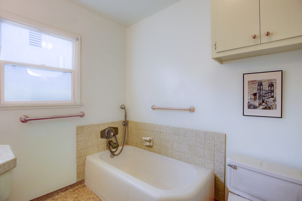 566NCenturyDr 42