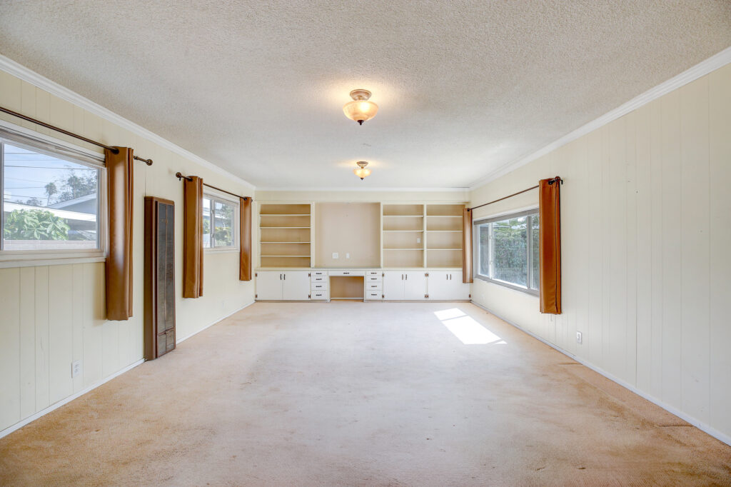 566NCenturyDr06