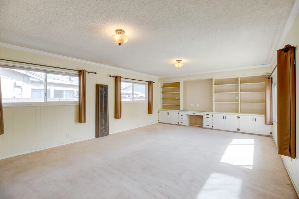566NCenturyDr07