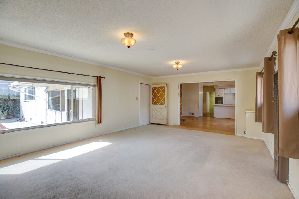 566NCenturyDr08