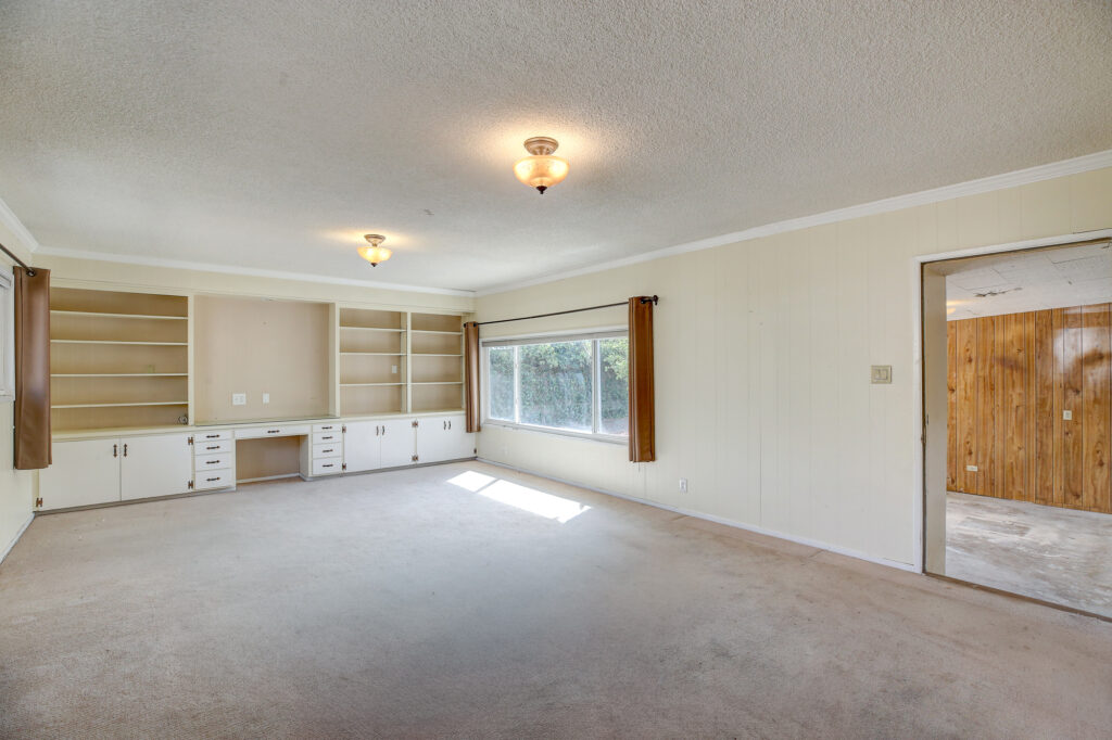566NCenturyDr09