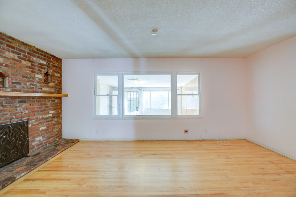 566NCenturyDr14