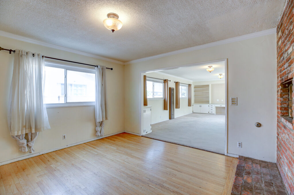 566NCenturyDr15
