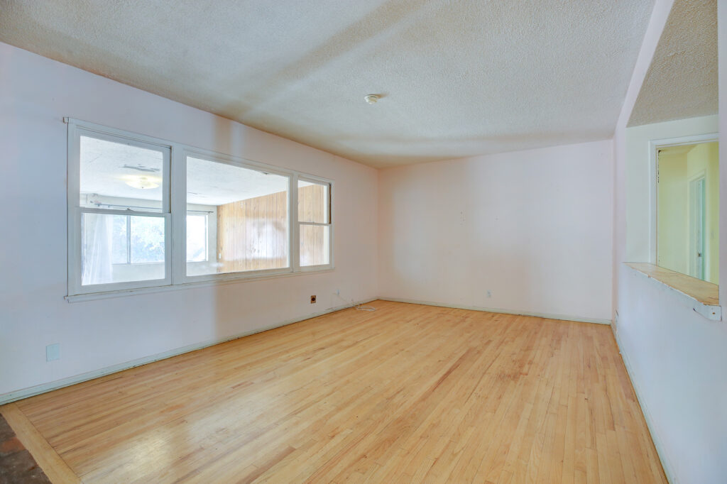 566NCenturyDr16