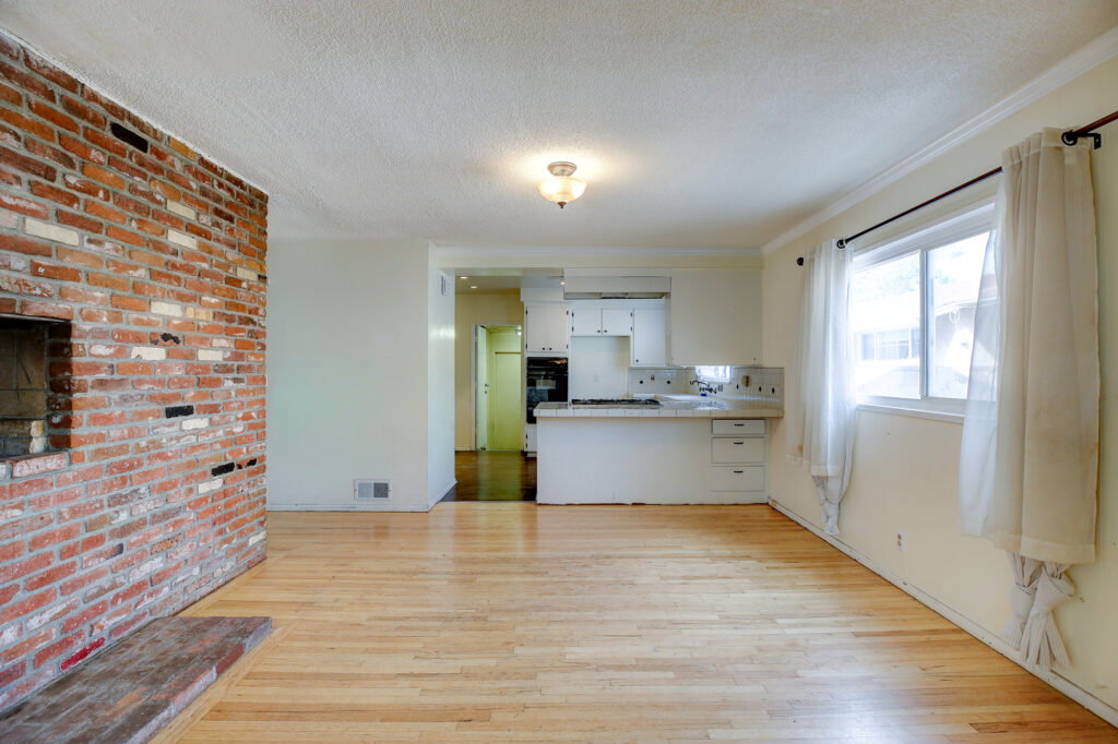 566NCenturyDr17