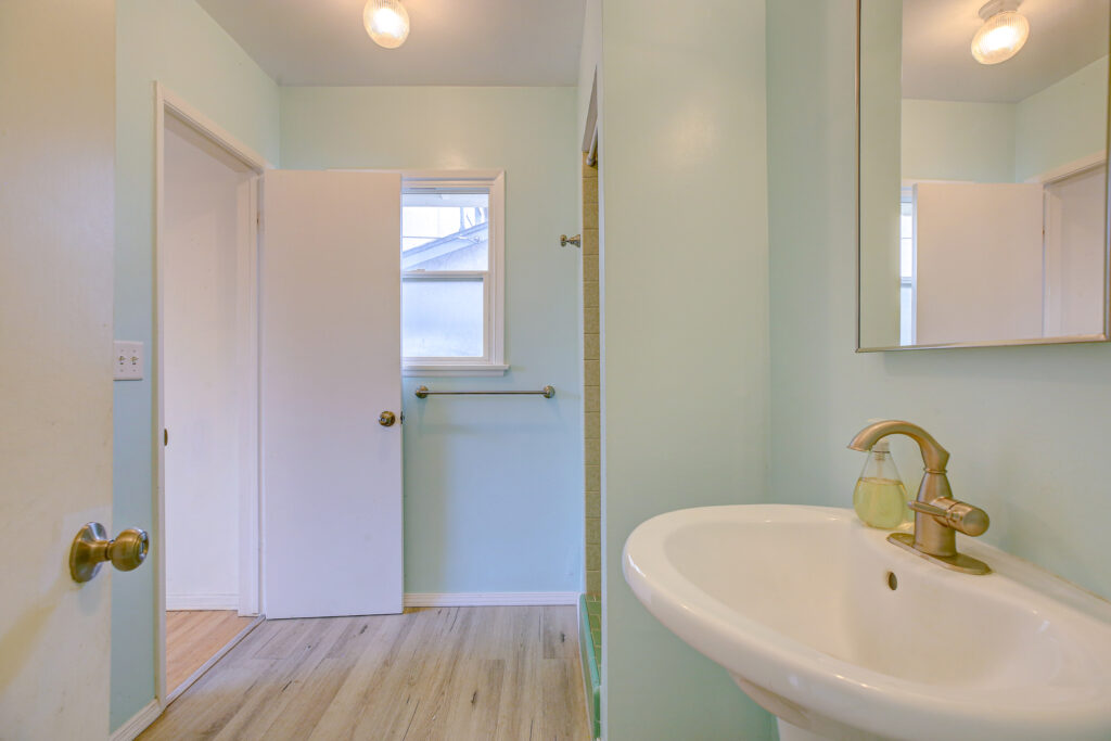 566NCenturyDr19