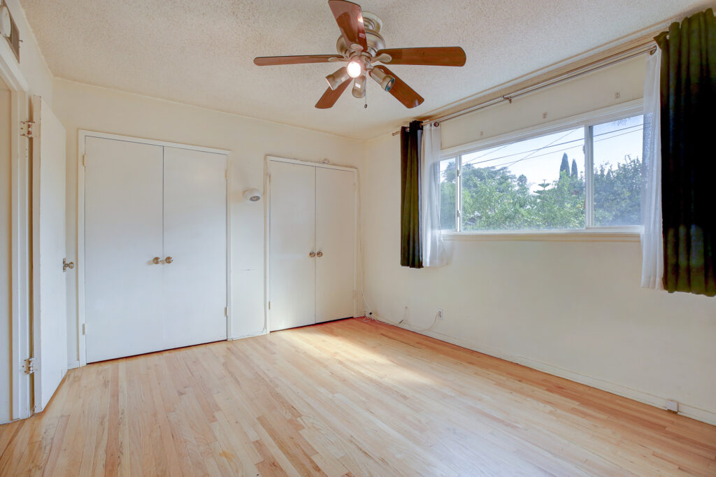 566NCenturyDr20