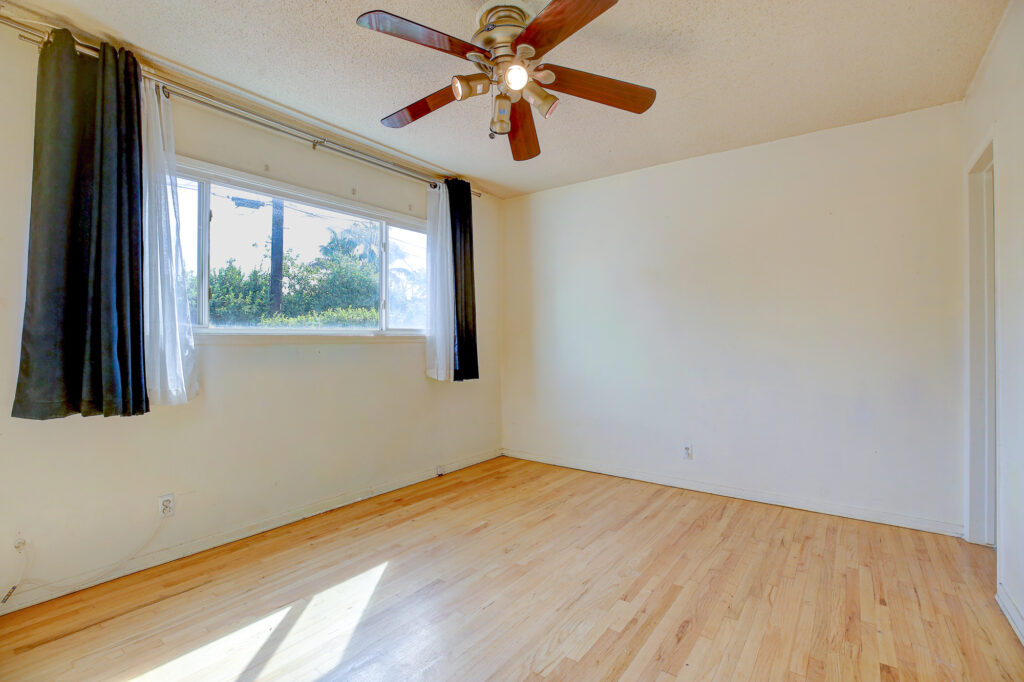 566NCenturyDr21