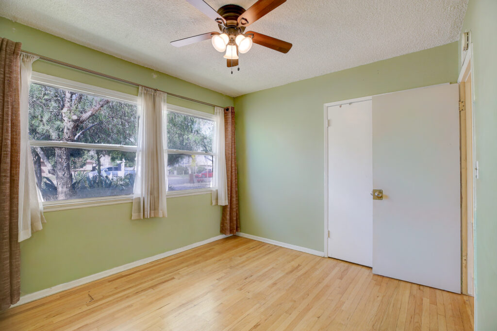 566NCenturyDr24