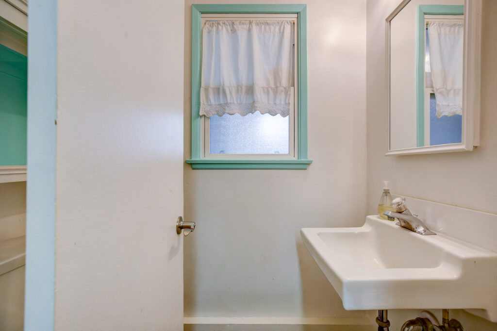 566NCenturyDr25