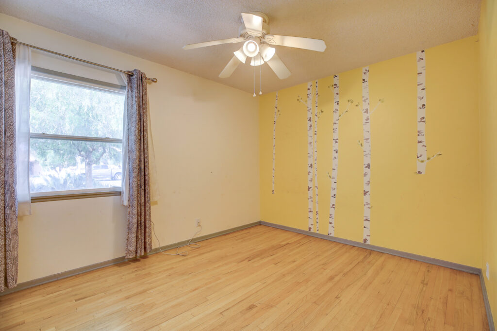 566NCenturyDr27