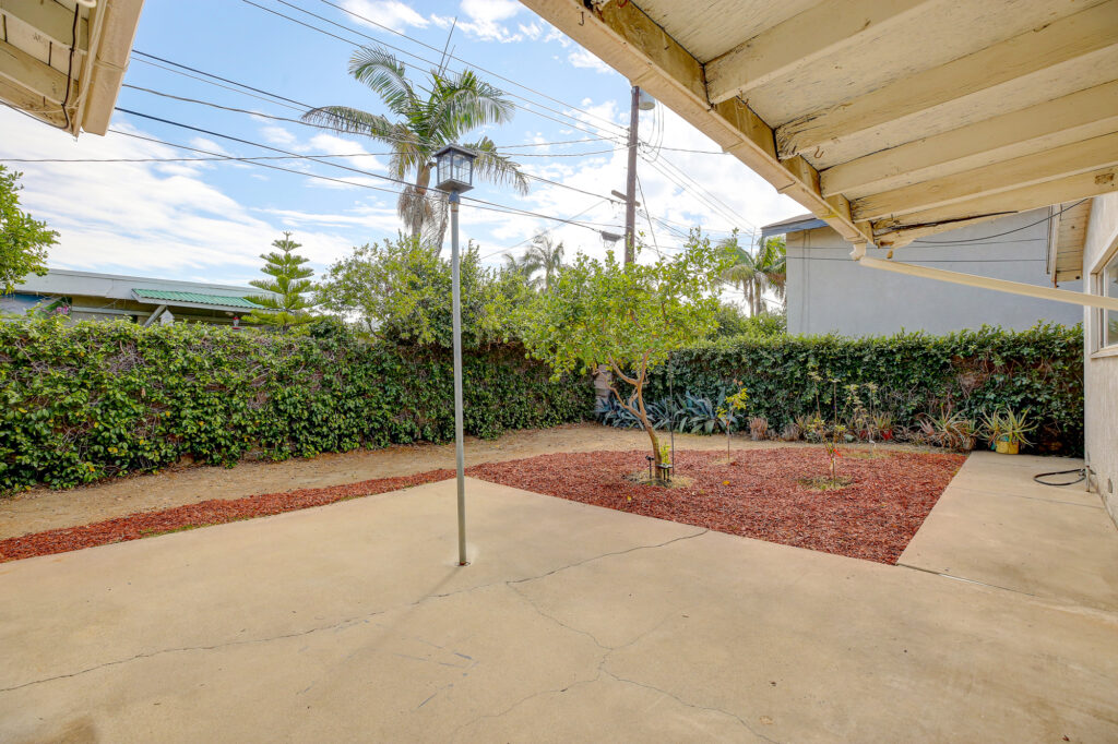 566NCenturyDr31