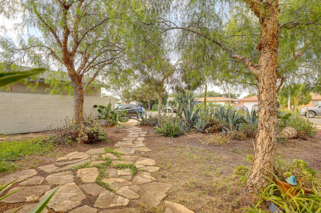 566NCenturyDr37