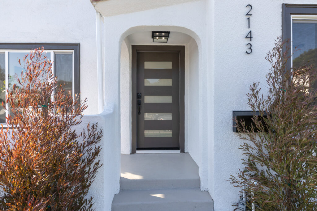 02 2143 S Redondo Front02