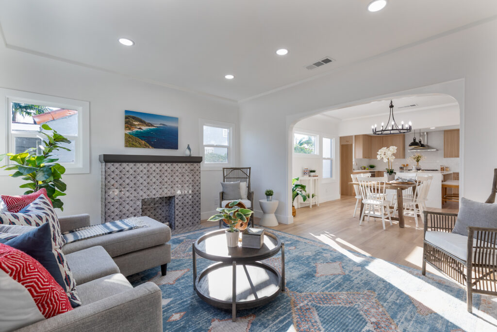 03 2143 S Redondo Living01