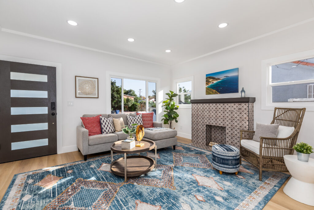 04 2143 S Redondo Living02