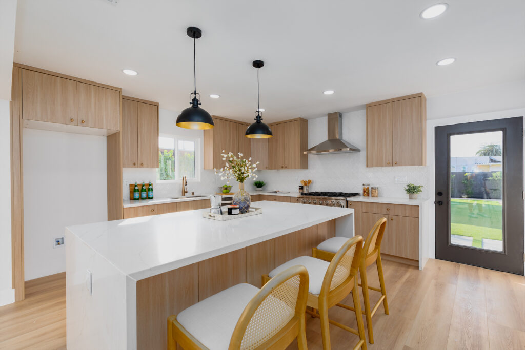 09 2143 S Redondo Kitchen01