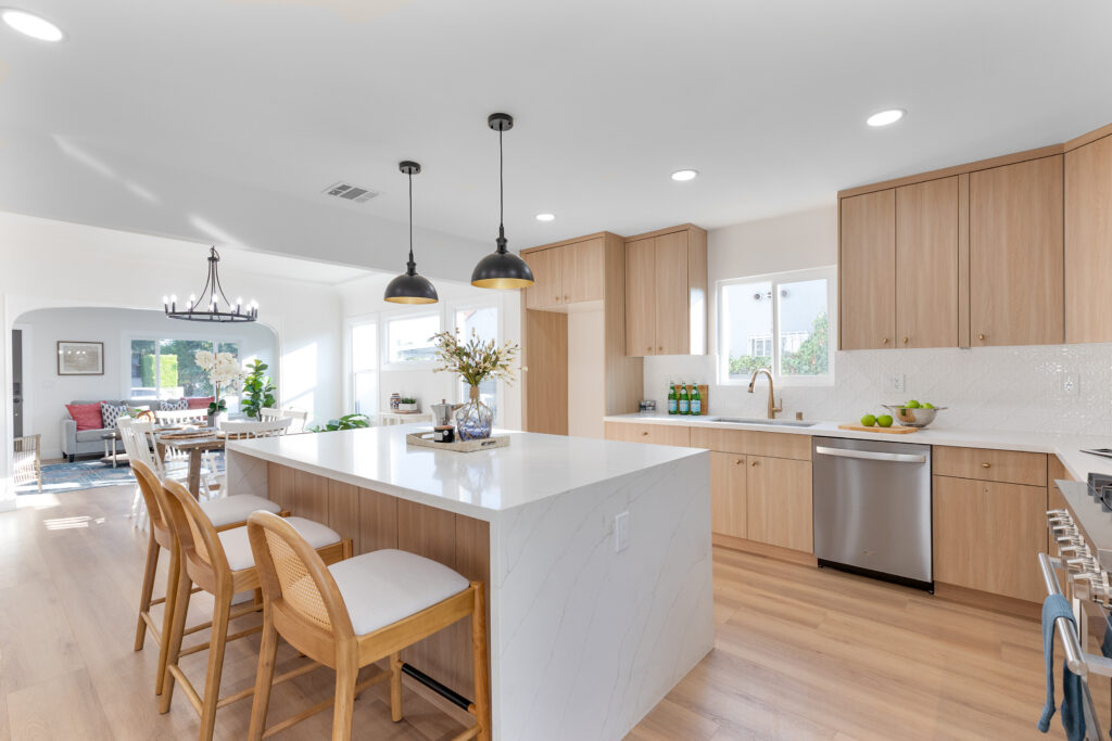 10 2143 S Redondo Kitchen02