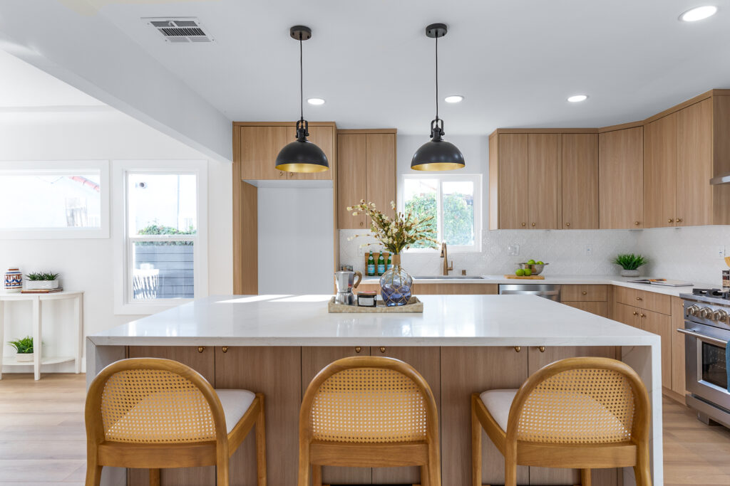 12 2143 S Redondo Kitchen04