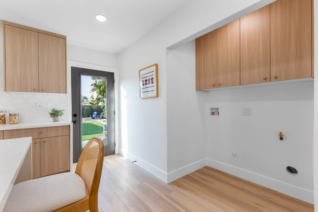 14 2143 S Redondo Laundry