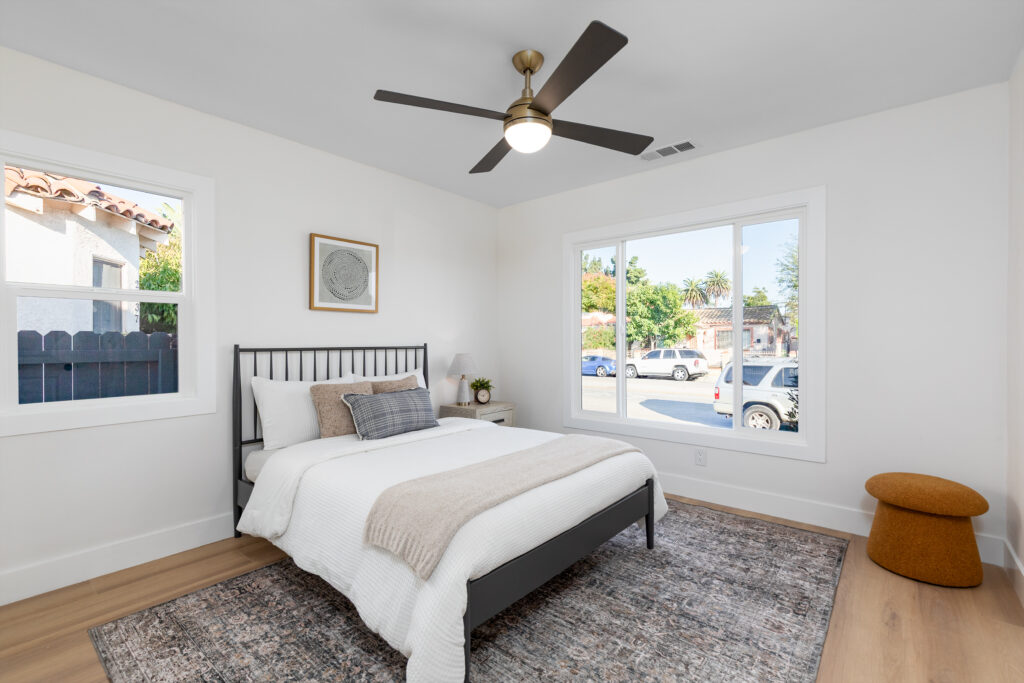 15 2143 S Redondo Bed A01