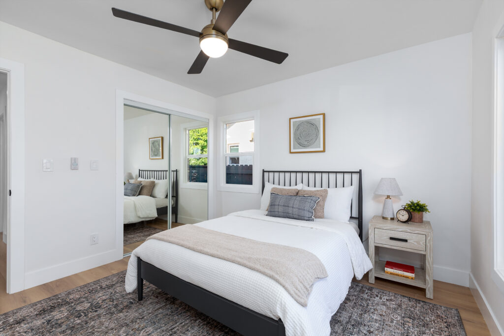 16 2143 S Redondo Bed A02