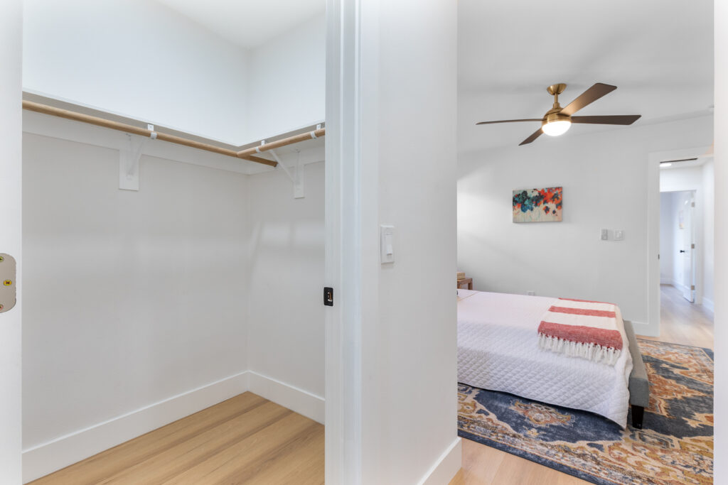 21 2143 S Redondo Primary03