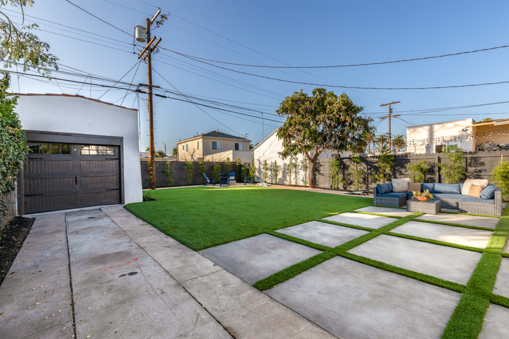 26 2143 S Redondo Back03