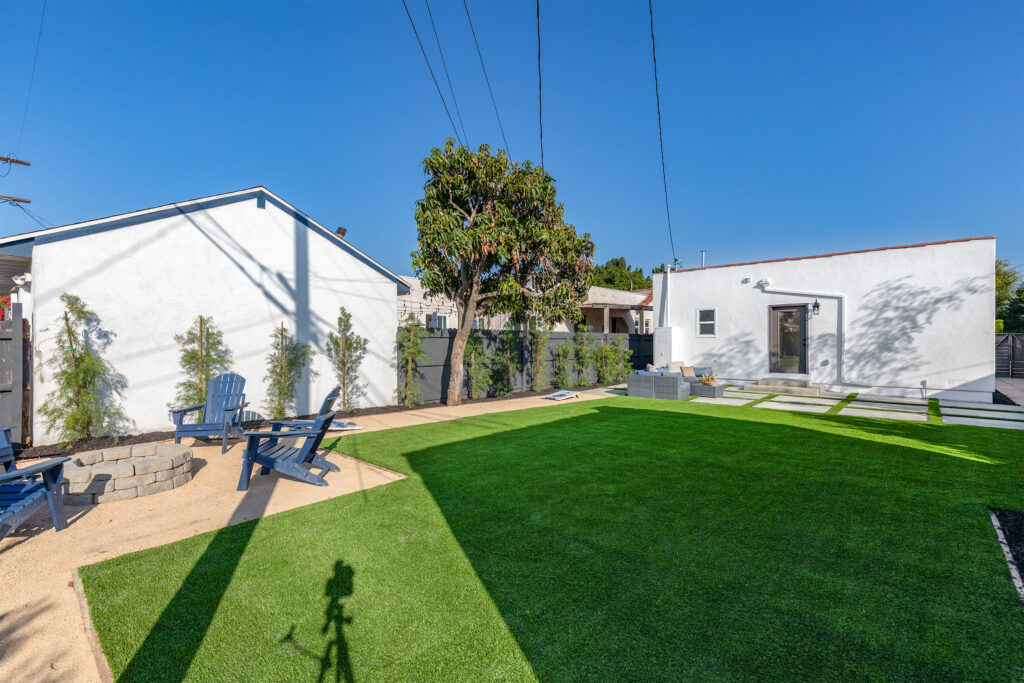 27 2143 S Redondo Back04