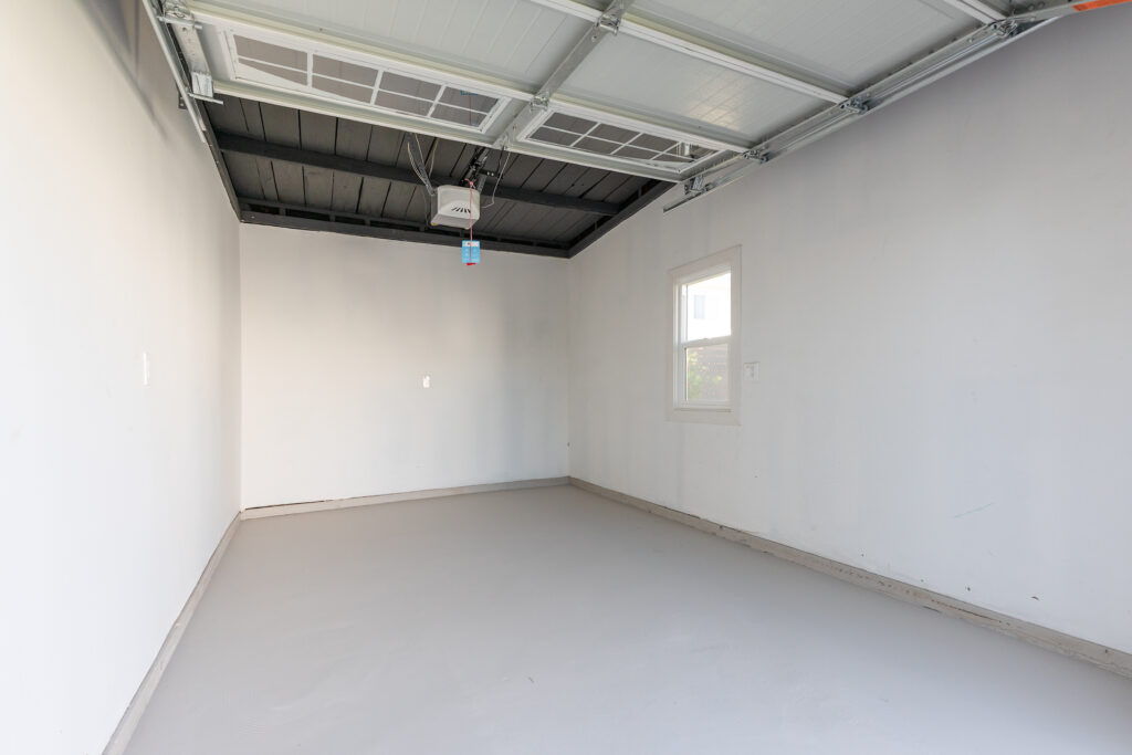 29 2143 S Redondo Garage