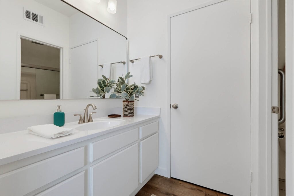 11818 Courtleigh Dr Apt 104 061